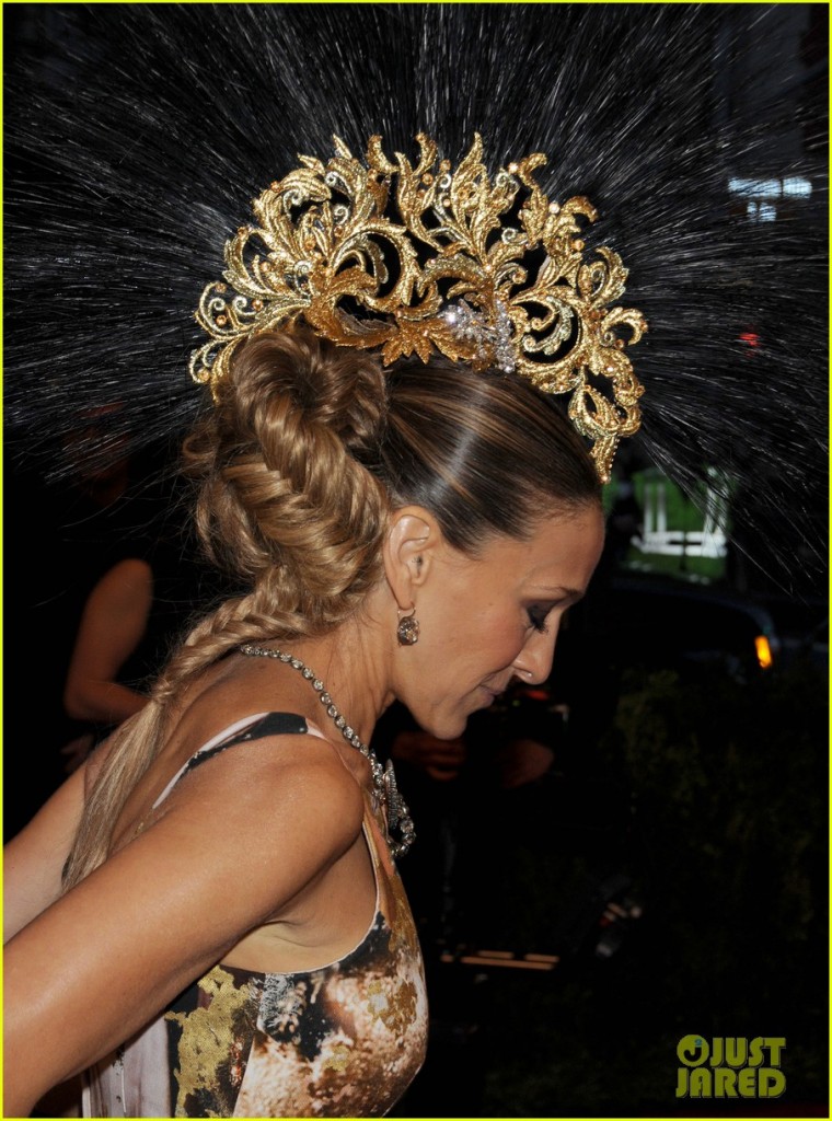 sarah-jessica-parker-met-ball-2013-red-carpet-02